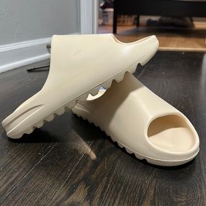 Yeezy Sandals look alikes brand new